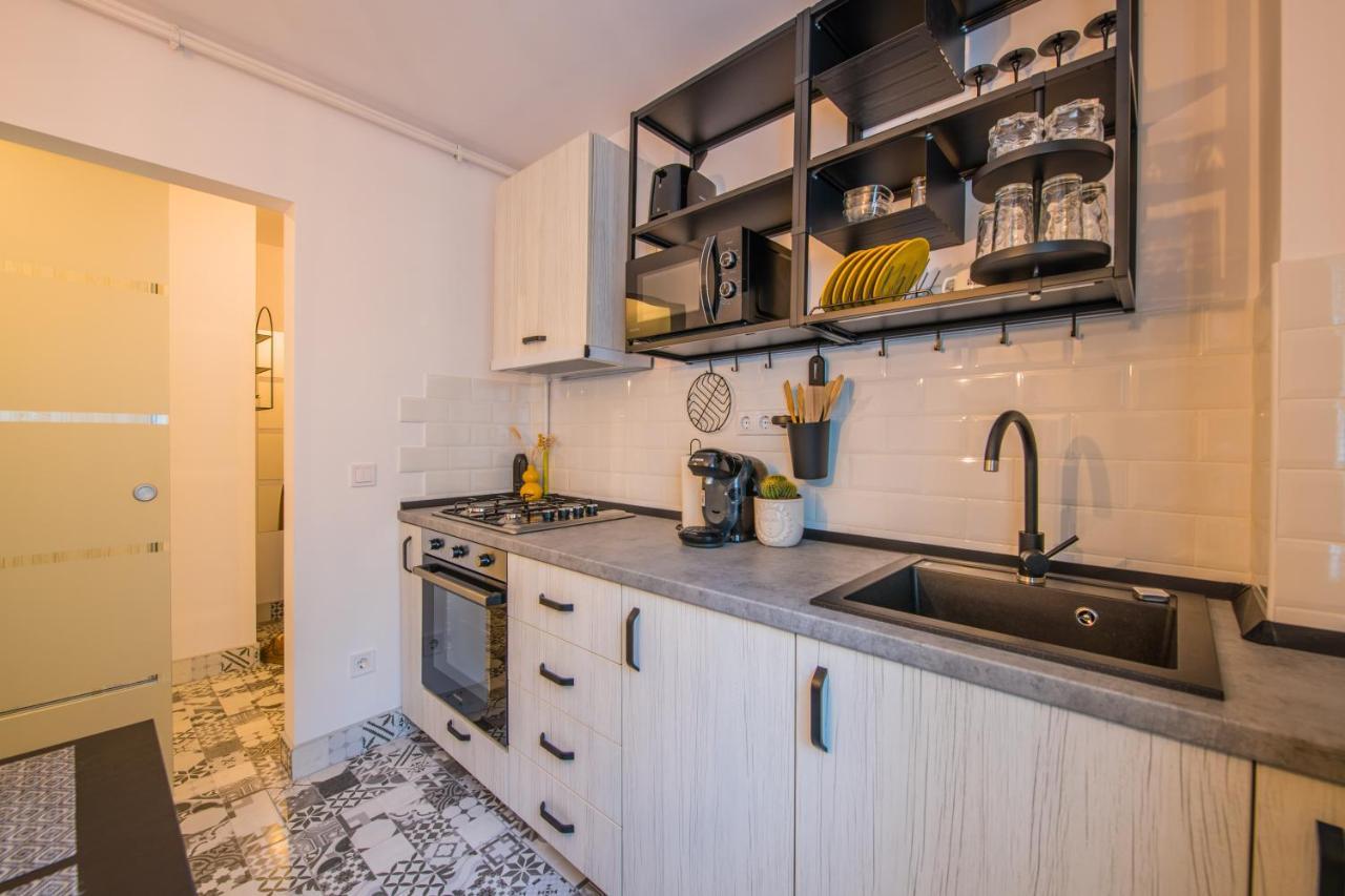 Kitty Sunflower Apartment Alba Iulia Exterior photo