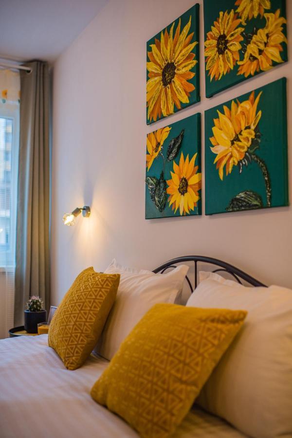 Kitty Sunflower Apartment Alba Iulia Exterior photo