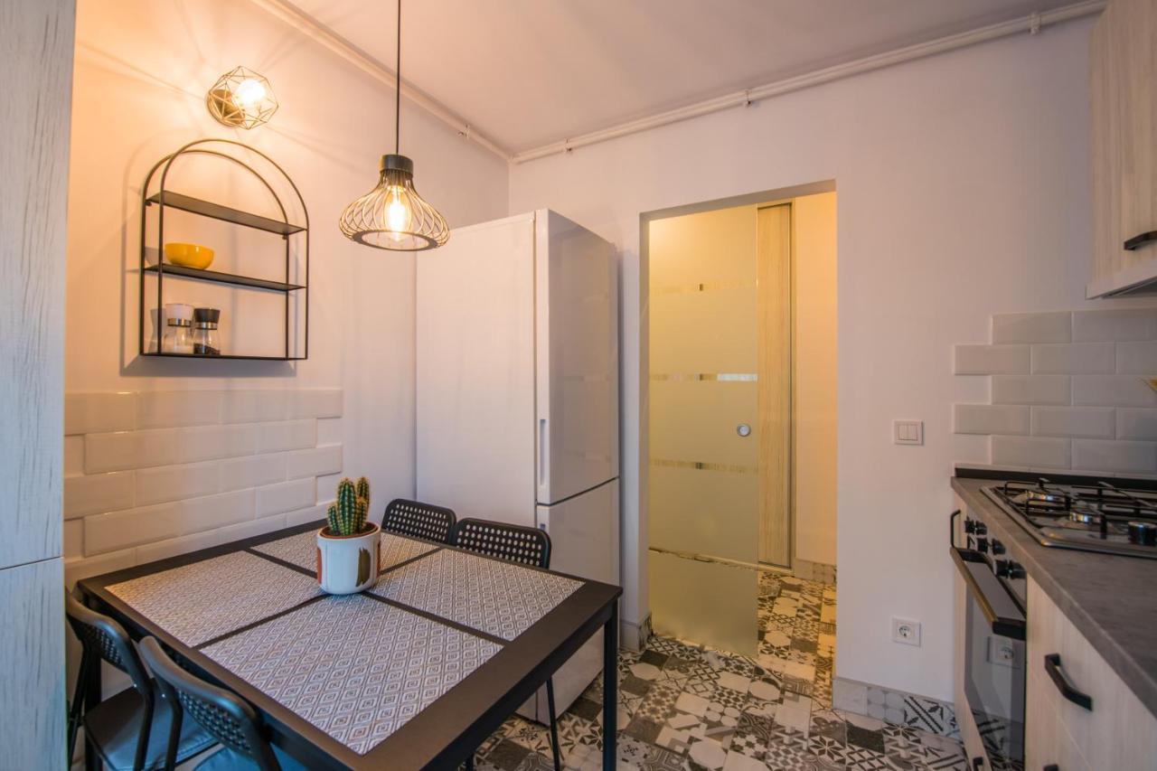 Kitty Sunflower Apartment Alba Iulia Exterior photo