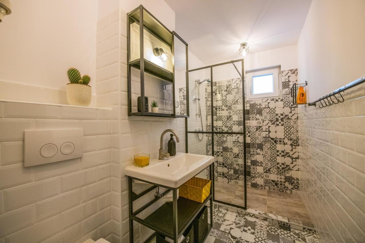 Kitty Sunflower Apartment Alba Iulia Exterior photo